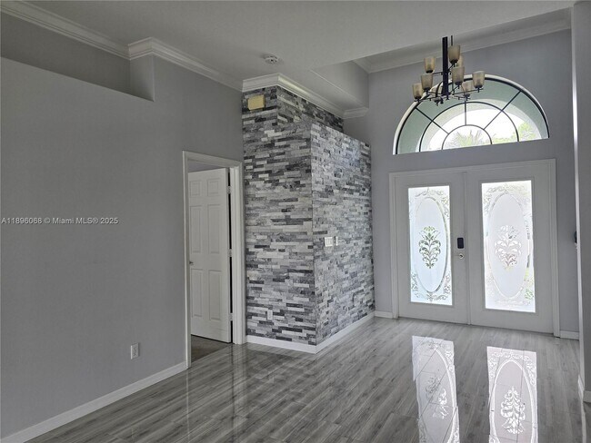 Building Photo - 3401 SW San Benito St