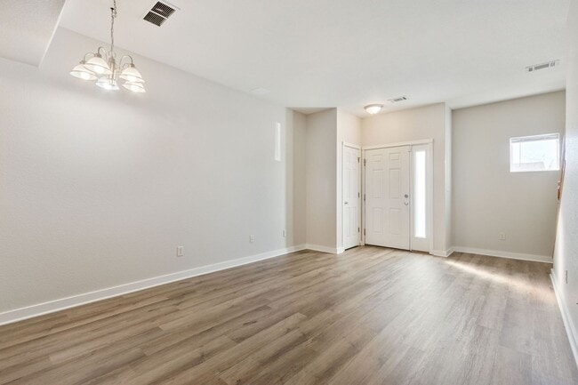 Building Photo - 309 Buffalo Dr