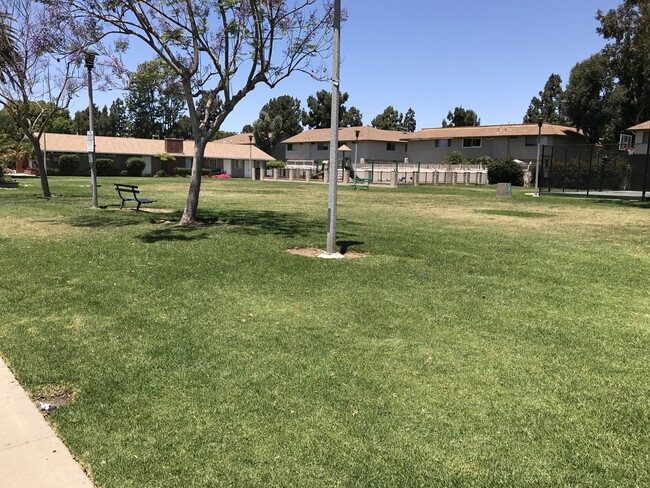 Building Photo - 9660 Durham Dr