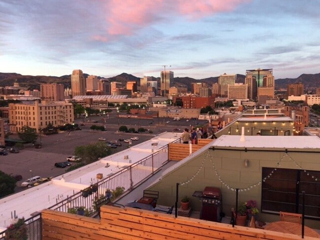 Building Photo - 360 W 300 S