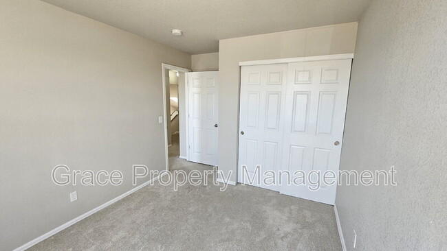 Building Photo - 325 W 116th Ave