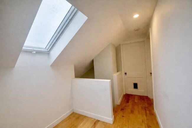 Building Photo - 174 Maplewood St