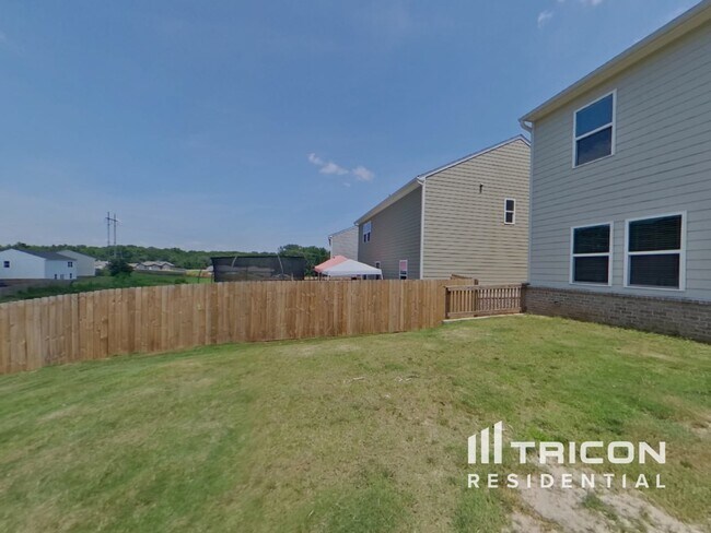 Building Photo - 100 Hyde Pk