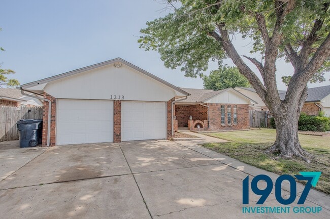 Building Photo - 1213 SW 97th St