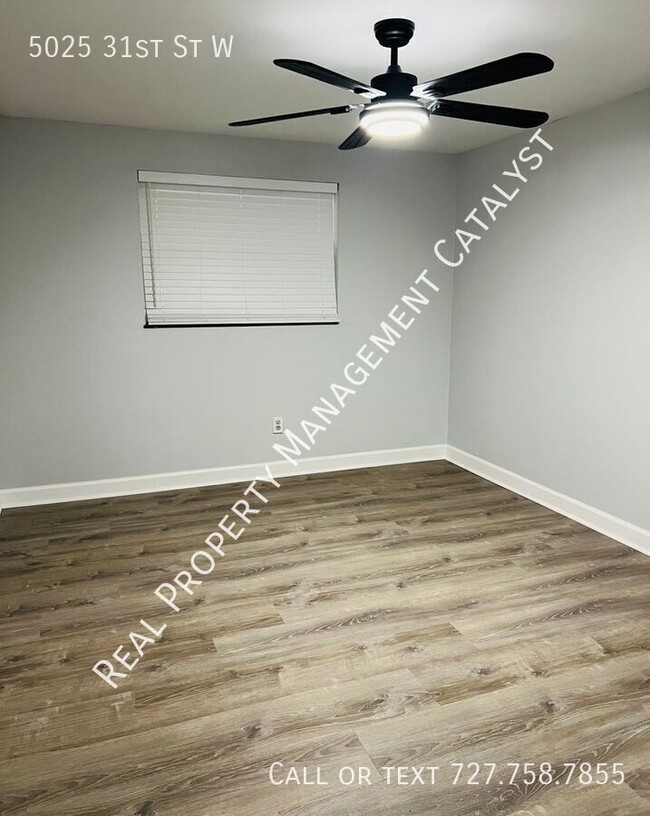 Building Photo - Completely remodeled 2 bed, 2 bath beautif...