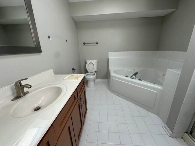 Building Photo - 2911 Bartlett Ct