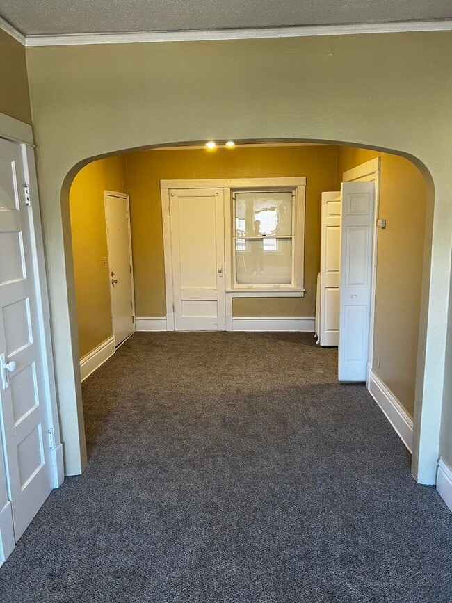 Interior Photo - 467 Herschel St.