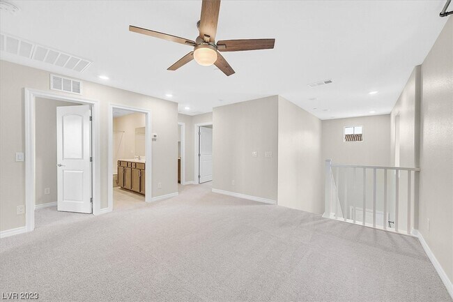 Building Photo - 372 Rosefinch St