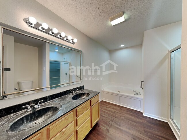 Building Photo - 10167 Hatherley Way