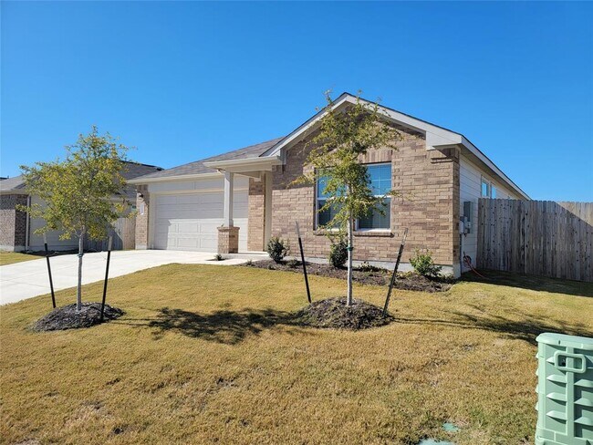 Building Photo - 105 Ulmus St