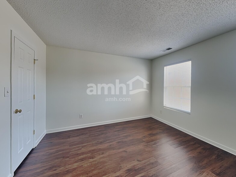 Building Photo - 2521 Highland Park Dr