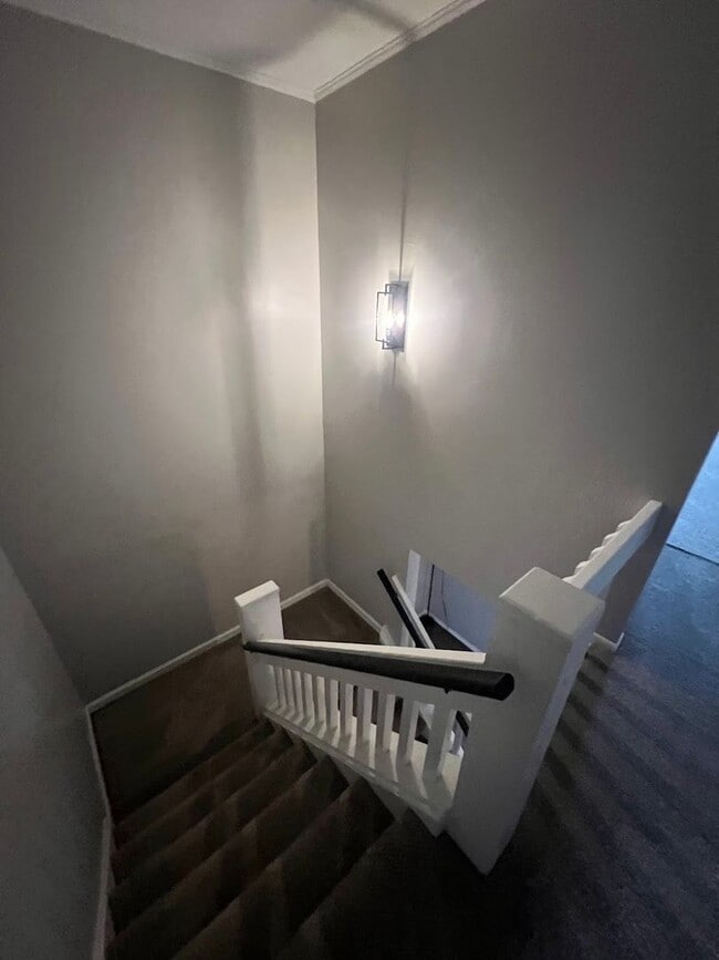 Building Photo - Beautiful 3 Bedroom House