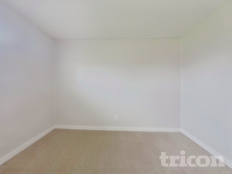 Building Photo - 2236 Dunlap Dr