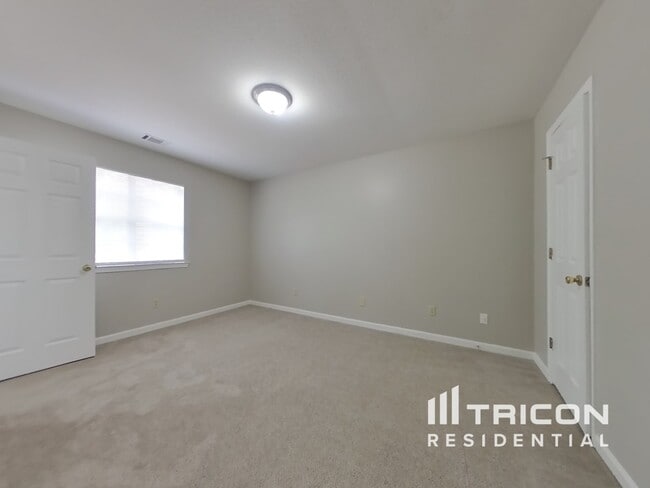 Building Photo - 510 Surveyor Walk