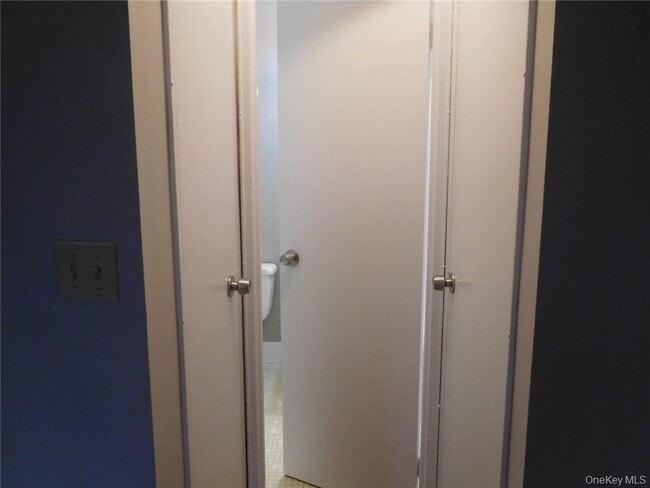 Building Photo - 4 Consulate Dr