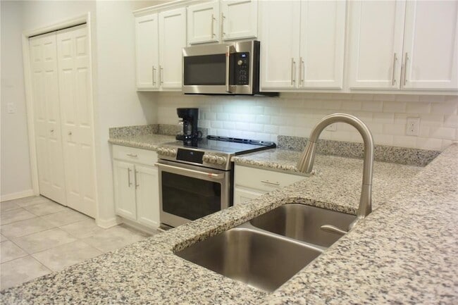 Building Photo - 1213 Grantham Dr
