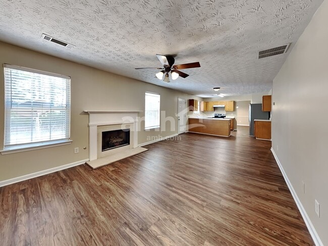 Building Photo - 1905 Barnett W Ct NE