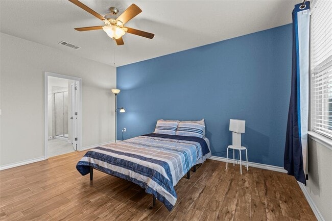 Building Photo - 11804 Saddle Rock Dr