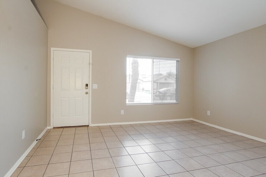 Building Photo - 4218 N 107th Ln