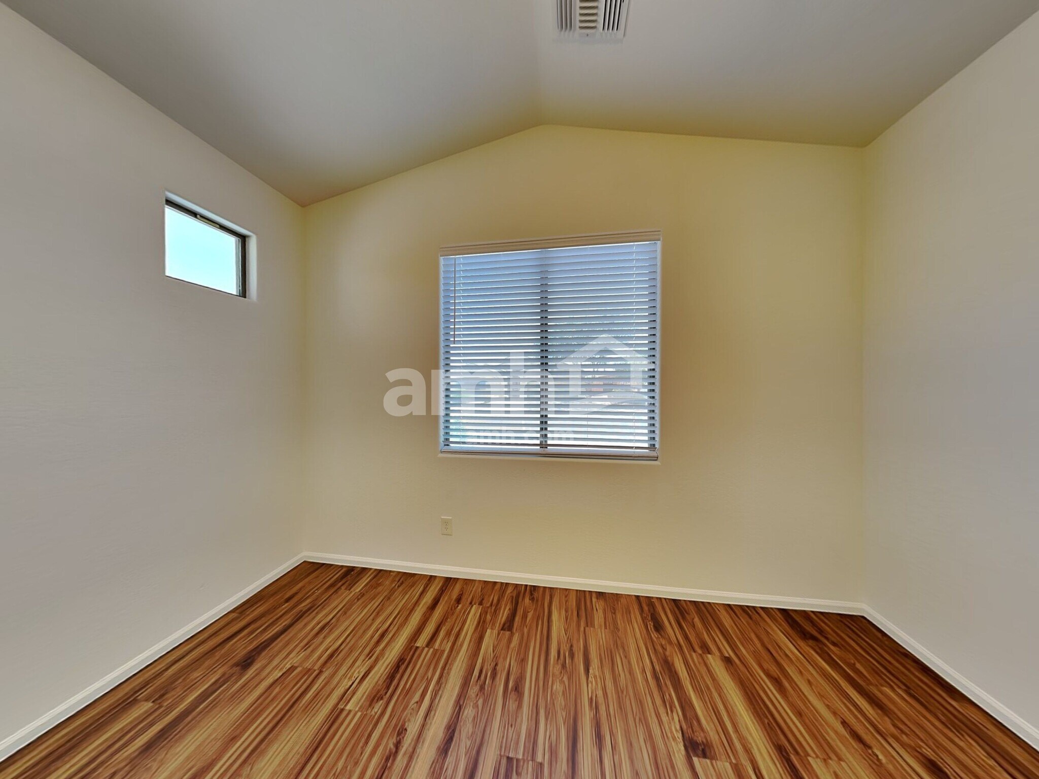 Building Photo - 17658 W Bloomfield Rd