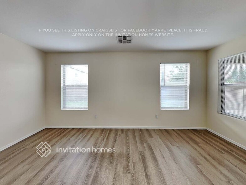 Building Photo - 2415 E Palm Beach Dr