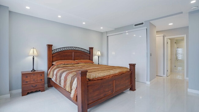 Building Photo - 3550 Galt Ocean Dr