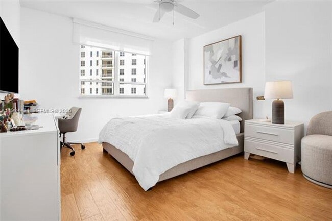 Building Photo - 801 Brickell Key Blvd