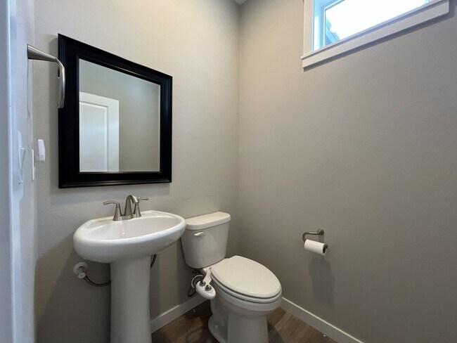 Building Photo - Spacious Modern Home with Open-Concept Living, Elegant Interior Features & Attached Garage