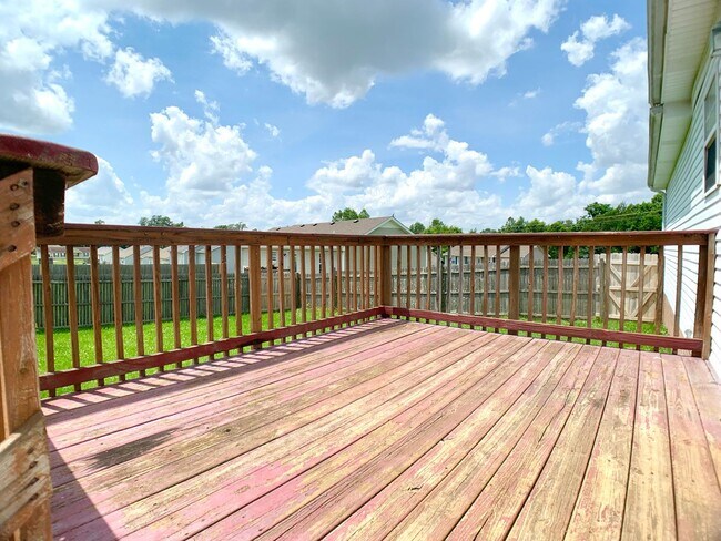 Building Photo - 605 Millie Dr