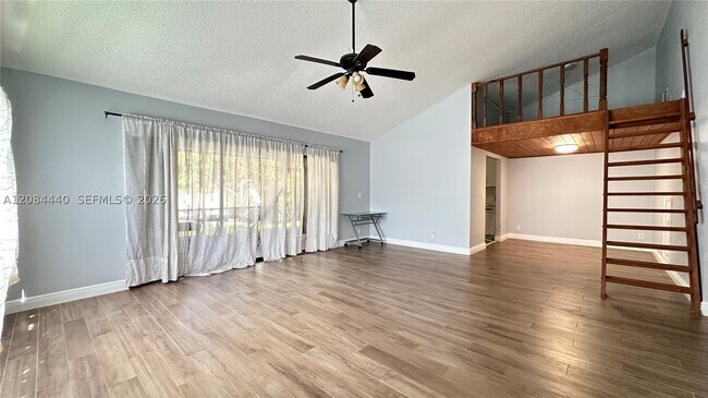 Building Photo - 566 SW 20th Ct