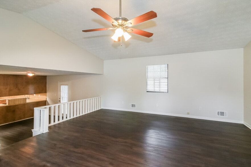 Building Photo - 127 Gristmill Ct