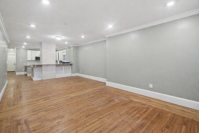 Building Photo - 131 Providence St