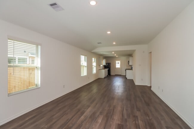 Building Photo - 11150 N Lake Mist Ln