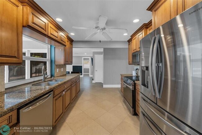 Building Photo - 1398 NW 14th Ct
