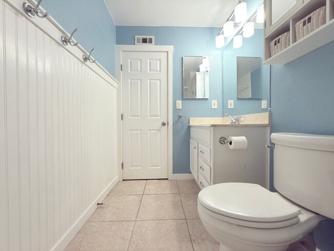Building Photo - Spacious 4-Bedroom Home in Prime Santa Cla...