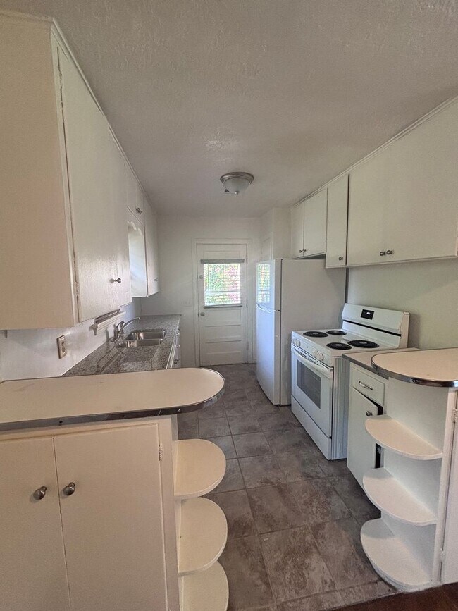Building Photo - 2 Bed/1 bath home near Norman North