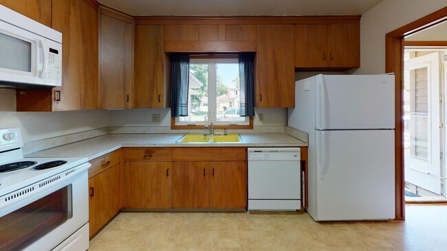 Building Photo - Great Duplex on Campus - Available August 1st