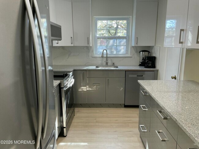 Building Photo - 65 Cedar Ave