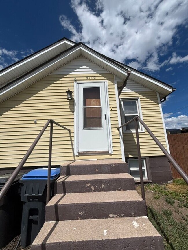 Building Photo - 2110 E 13th St