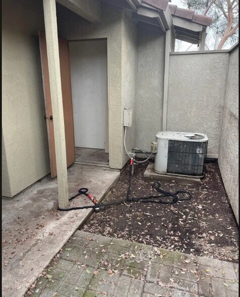 Building Photo - 2116 Mount Vernon Dr
