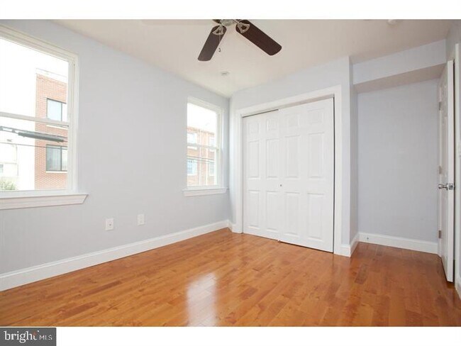 Building Photo - 2001 Tulip St