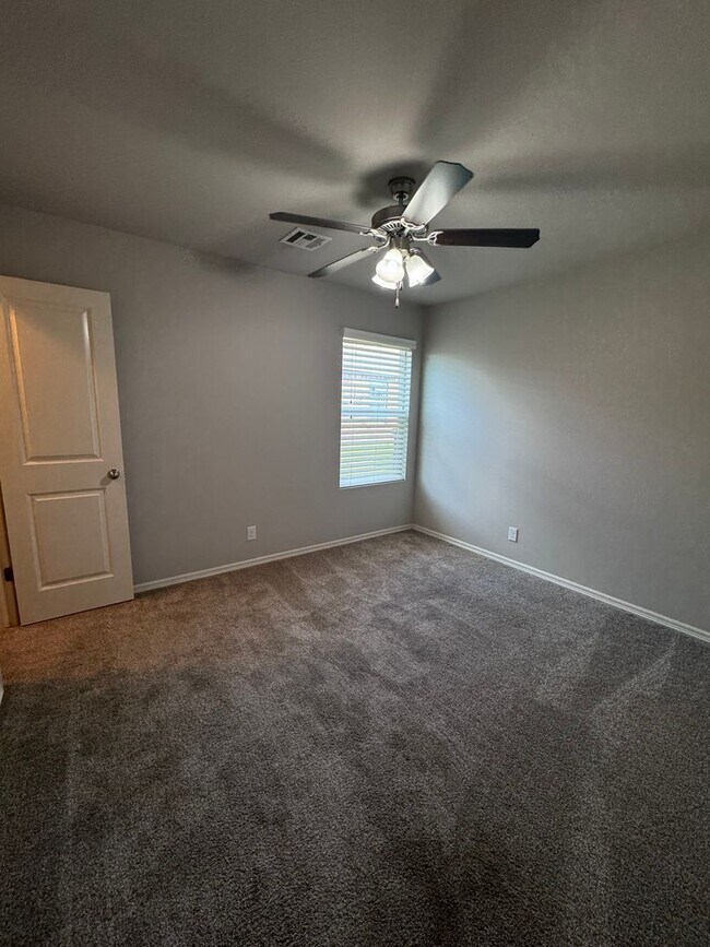 Building Photo - Lovely Southern Reserve 3 Bed 2 Bath - Jen...