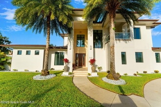 Building Photo - 2355 N Riverside Dr
