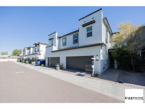 Building Photo - NO CARPET! 2020 new build in the gated Har...