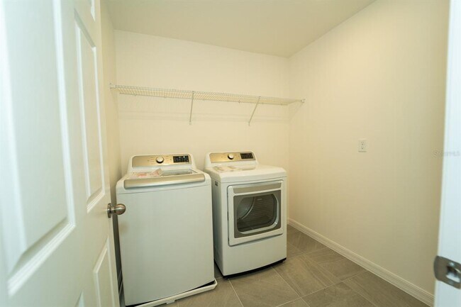 Building Photo - 1673 Swan Swim Dr