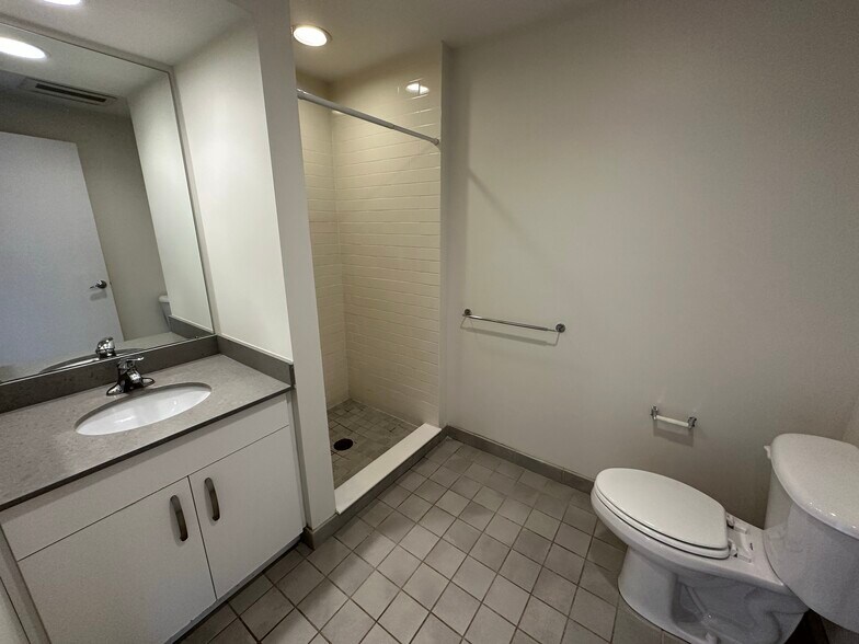 Building Photo - 599 Albany St