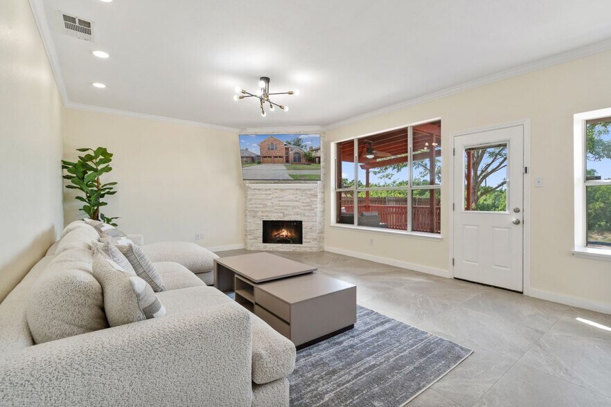 Building Photo - 1339 Barclay Dr