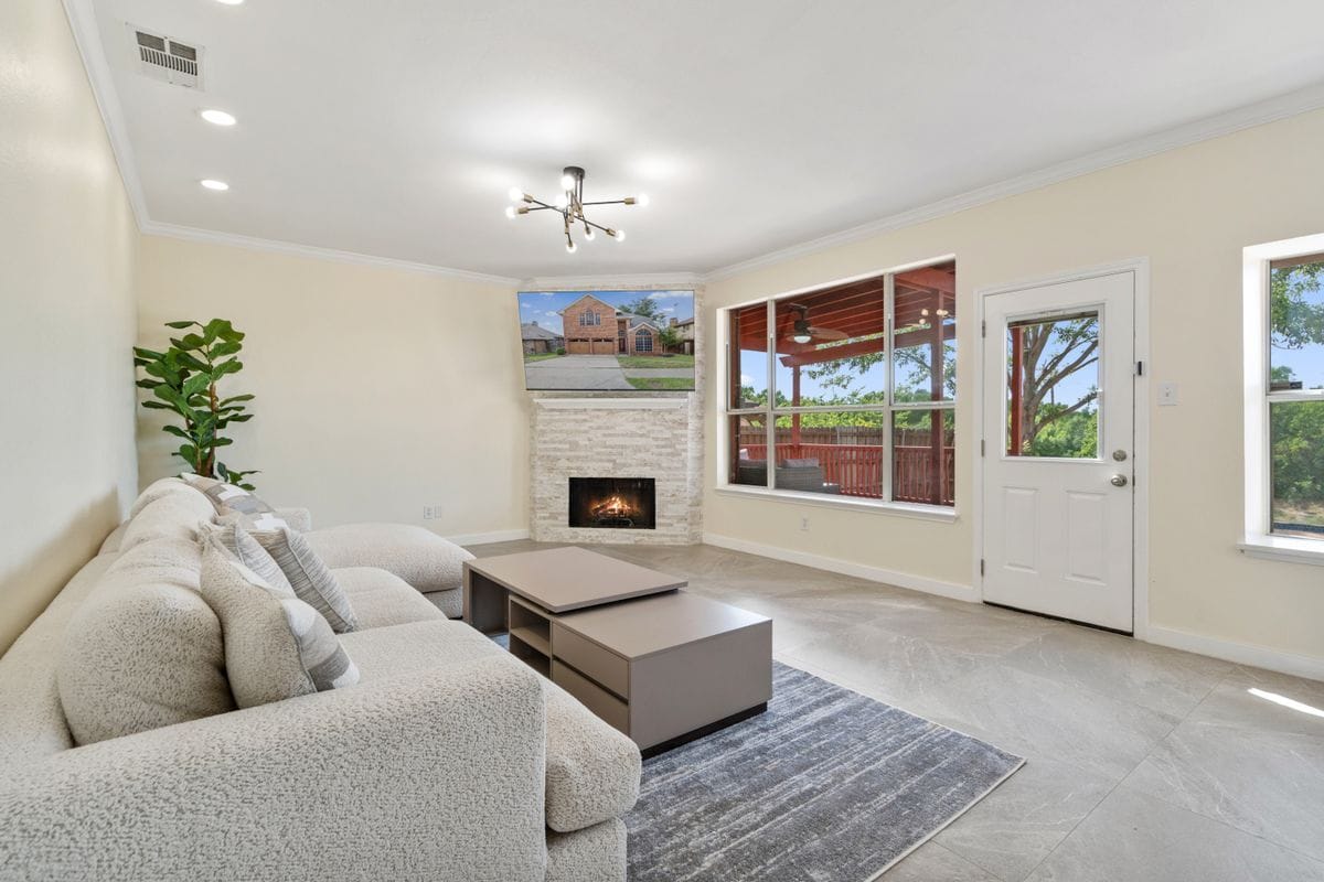 Building Photo - 1339 Barclay Dr