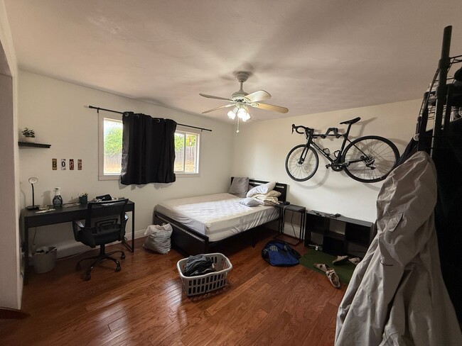 Building Photo - RURAL CHARM ON TOP OF THE HILLS IN VISTA