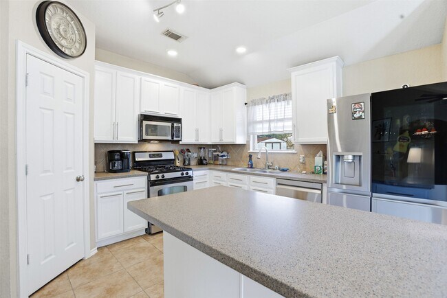 Building Photo - 11402 Overland Trail Dr